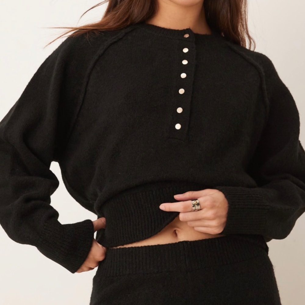 NWT ASOS Design Knitted Long Sleeve Henley with Gold Buttons in Black| Size XS